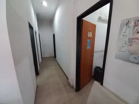 Local 50m² con doble persiana y gas natural
