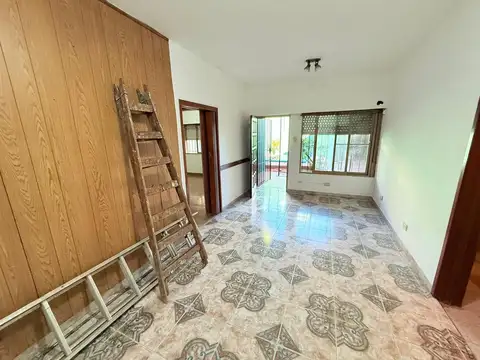 Casa en Alquiler con 3 cocheras