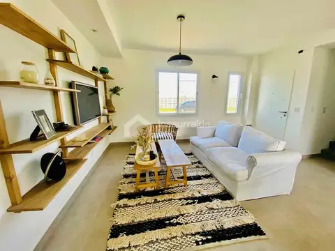 DÚPLEX A ESTRENAR EN BARRIO CERRADO, 3 DORMITORIOS Y ESCRITORIO! CON HERMOSO JARDÍN!