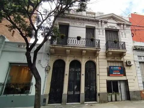 CASA / OFICINA VENTA CENTRO NORTE ROSARIO CON DEPARTAMENTO 1 DORMITORIO