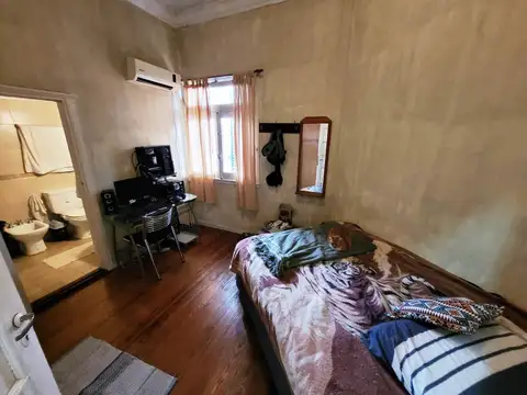 Hermosa Casa de 4 Ambientes en Esquina C/ 2 Baños en Suite y Terraza. a Pocas Cuadras del Parque Chacabuco!