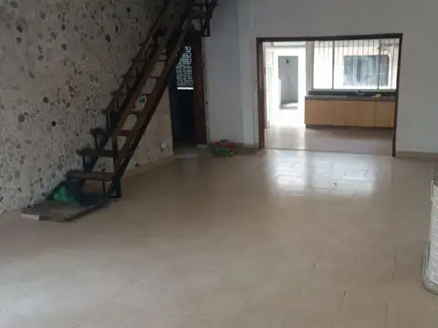 Casa en Venta con 4 cocheras