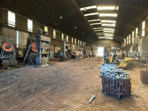 VENTA GALPON ZONA INDUSTRIAL TODOS LOS SERVICIOS (CAUDAL DE GAS NATURAL Y ENERGIA ELECTRICA).