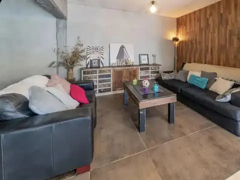 Casa en Alquiler con 1 cochera