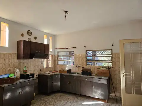 MUY LINDA PROPIEDAD EN CALLE LEVENE