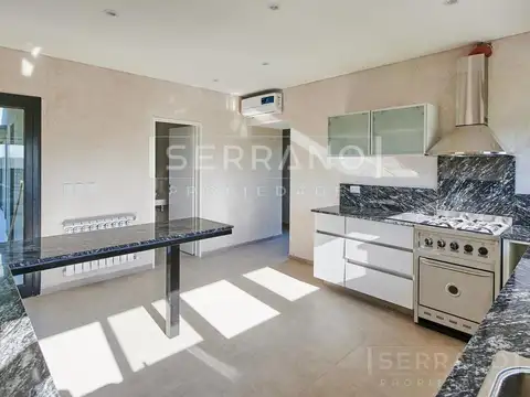 Venta casa 3 dormitorios con pileta en el barrio nautico El Cazal, Escobar