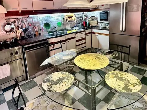 Casa 5 ambientes con 4 baños