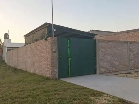 Casa 3 ambientes con 1 baño