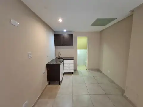 Berutti 100, Piso pb