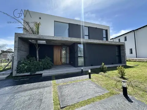 Casa en venta en Barrio privado Rumenco joven