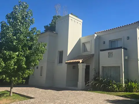 Casa en Alquiler de 3 dormitorios