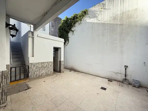 Casa 6 ambientes con 4 baños