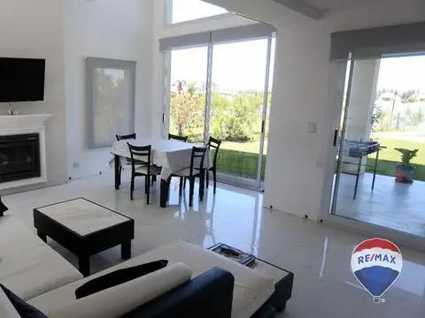 Casa en Alquiler de 4 dormitorios