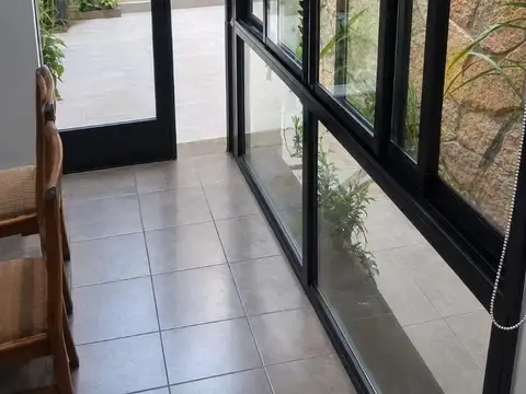 VENTA CASA DE PASILLO DOS PLANTAS PARRILLA REP. DE LA SEXTA