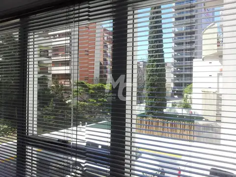 Oficina en Alquiler con 1 cochera