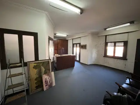 Oficina 4 ambientes con 1 baño