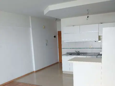 EXCELENTE MONOAMBIENTE AL FRENTE CON BALCÓN Y VISTA ABIERTA
