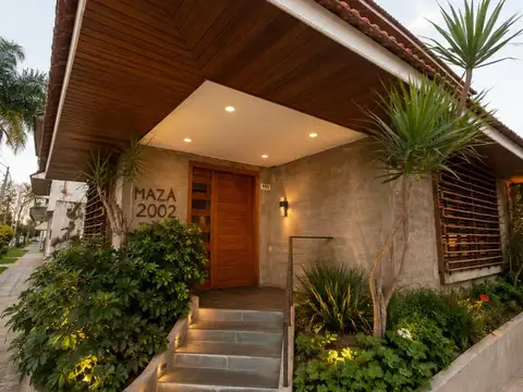 CHALET ÚNICO C/PARQUE, PILETA Y DOBLE COCHERA