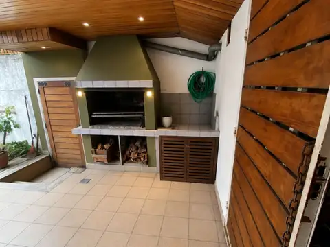 CHALET ÚNICO C/PARQUE, PILETA Y DOBLE COCHERA