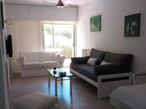 Departamento con salida al lago