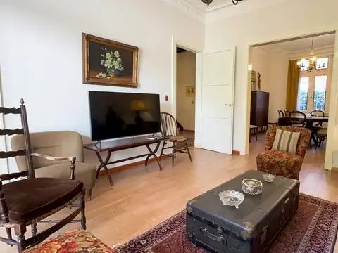 Casa 6 ambientes con 2 baños
