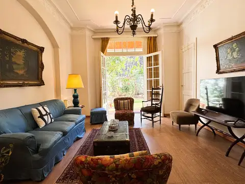 Casa en Alquiler con 1 cochera