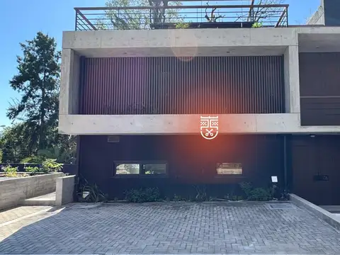 Excelente Dúplex a estrenar con balcón terraza y jardín