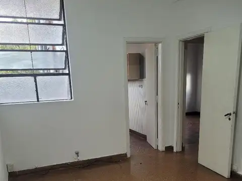 Machain 4200, Piso 1