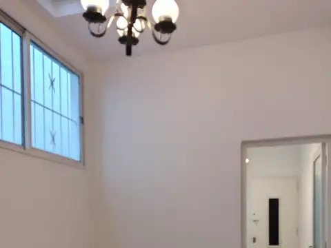 Depto Tipo Casa en Venta en Versalles, USD 229.000