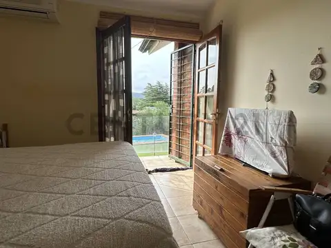Increíble Casa Con Pileta y GRAN terreno en Villa Del Dique