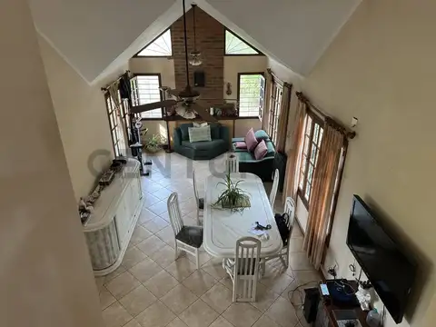 Increíble Casa Con Pileta y GRAN terreno en Villa Del Dique