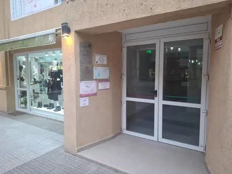 Oficina Pinamar Centro en Alquiler.