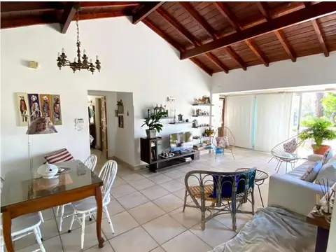 Casa 4 ambientes con 4 baños