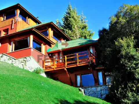 VENTA DE HERMOSO COMPLEJO DE CABAÑAS CON VISTA AL LAGO