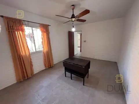 VENTA CASA AL FRENTE EN PH – 2 DORMITORIOS – COCHERA Y PATIO – APTA CRÉDITO