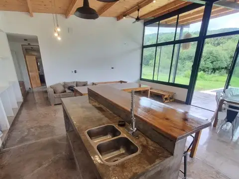 Casa 3 ambientes con 2 baños