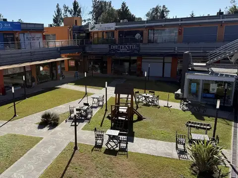 Local en Alquiler en Francisco Alvarez, $ 460.000