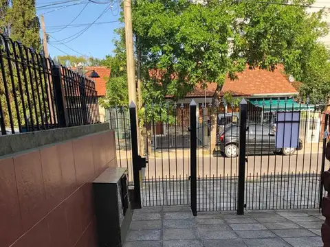 Depto Tipo Casa 5 ambientes con 2 baños