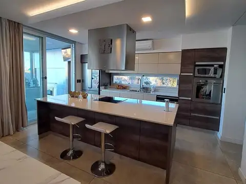 Casa 4 ambientes con 4 baños