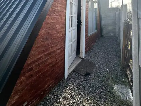 Casa 2 ambientes con 1 baño