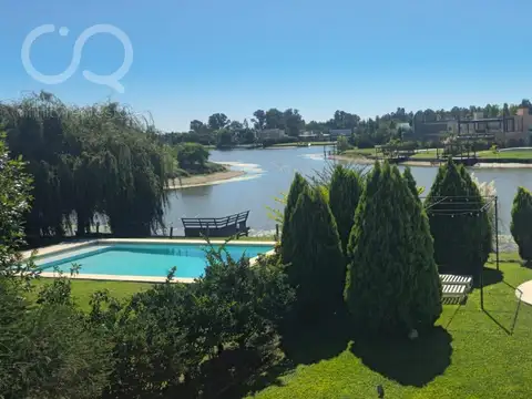 Casa a la laguna en venta -Santo Domingo - 340m2 cubiertos - 6 Dormitorios.