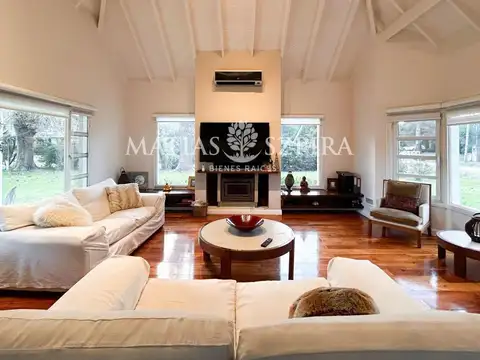 Casa 5 ambientes con 4 baños