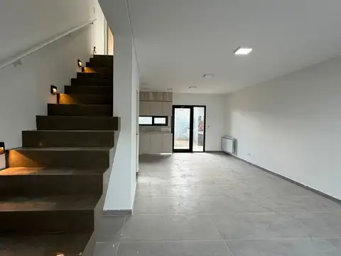 Casa 3 ambientes con 1 baño