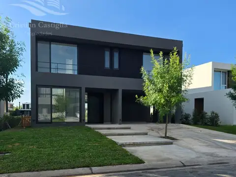 Casa 7 ambientes con 5 baños