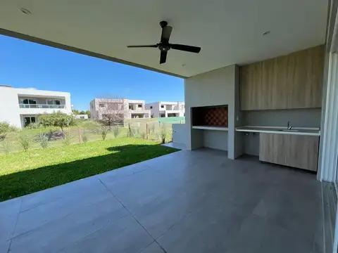 Townhouse/departamento en alquiler en La Calesa Pilará Pilar