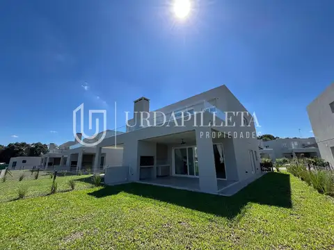Townhouse/departamento en alquiler en La Calesa Pilará Pilar