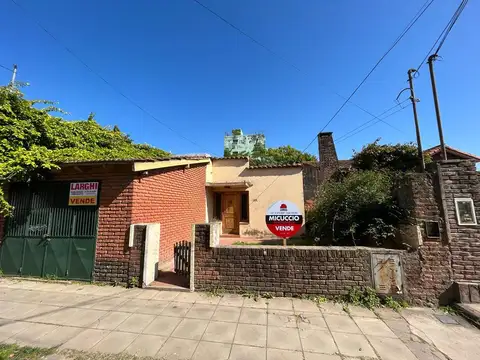 Casa 5 ambientes con 1 baño