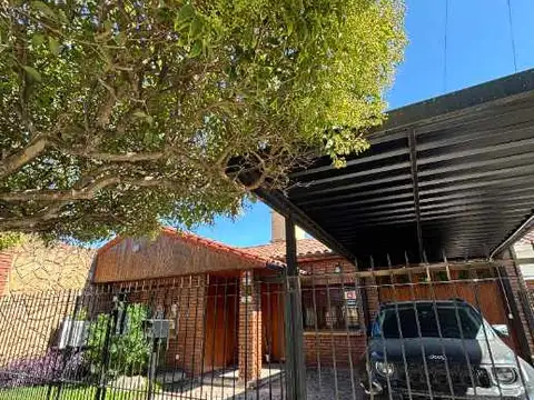 Chalet 3 ambientes en Venta en Ezpeleta Este