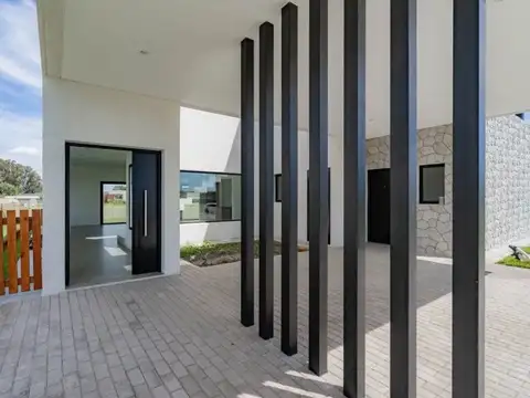 Casa 4 ambientes con 3 baños