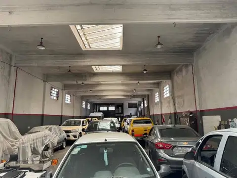 Venta GALPÓN de 1740 m2 Parque Avellaneda